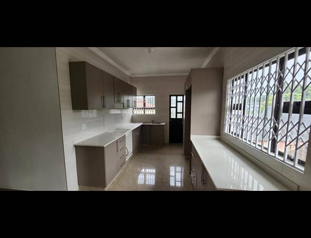 10 BEDROOM HOUSE FOR SALE IN SARNIA